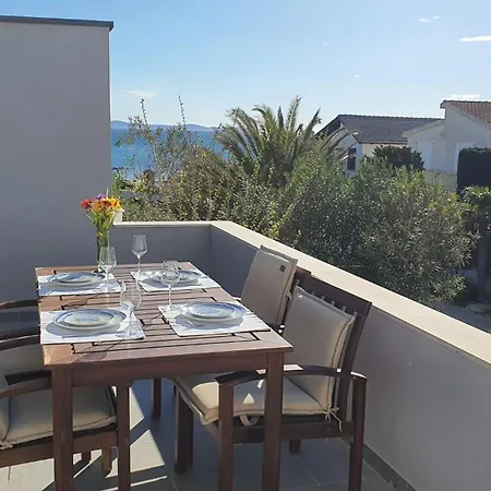 Innova Travelvir - Salt And Sun Apartman Vir
